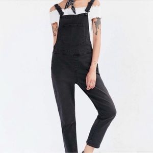 URBAN OUTFITTERS black overalls